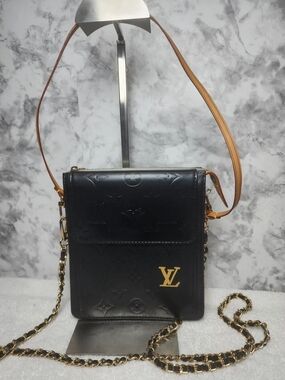 Authentic Louis Vuitton Vernis Bag